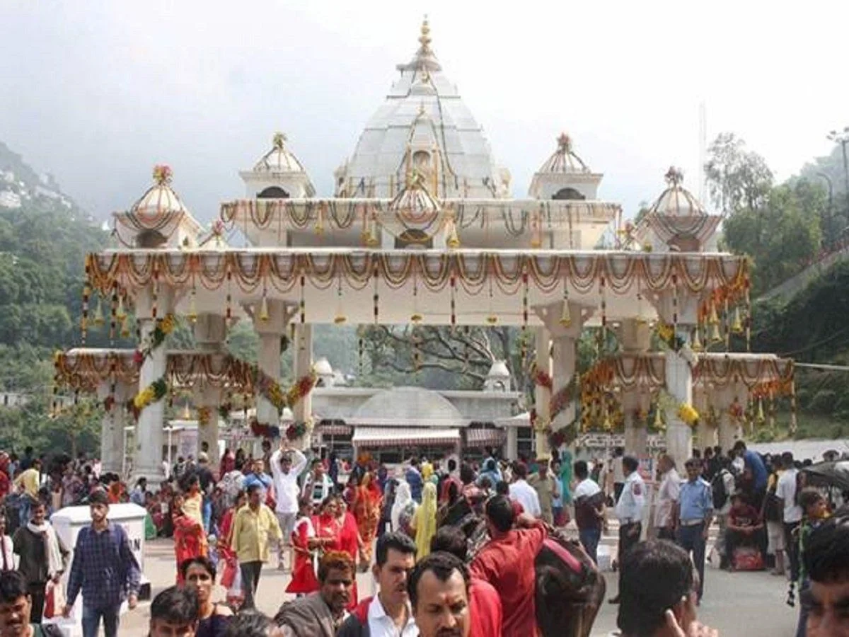 Vaishno Devi + Kashmir Tour Package.